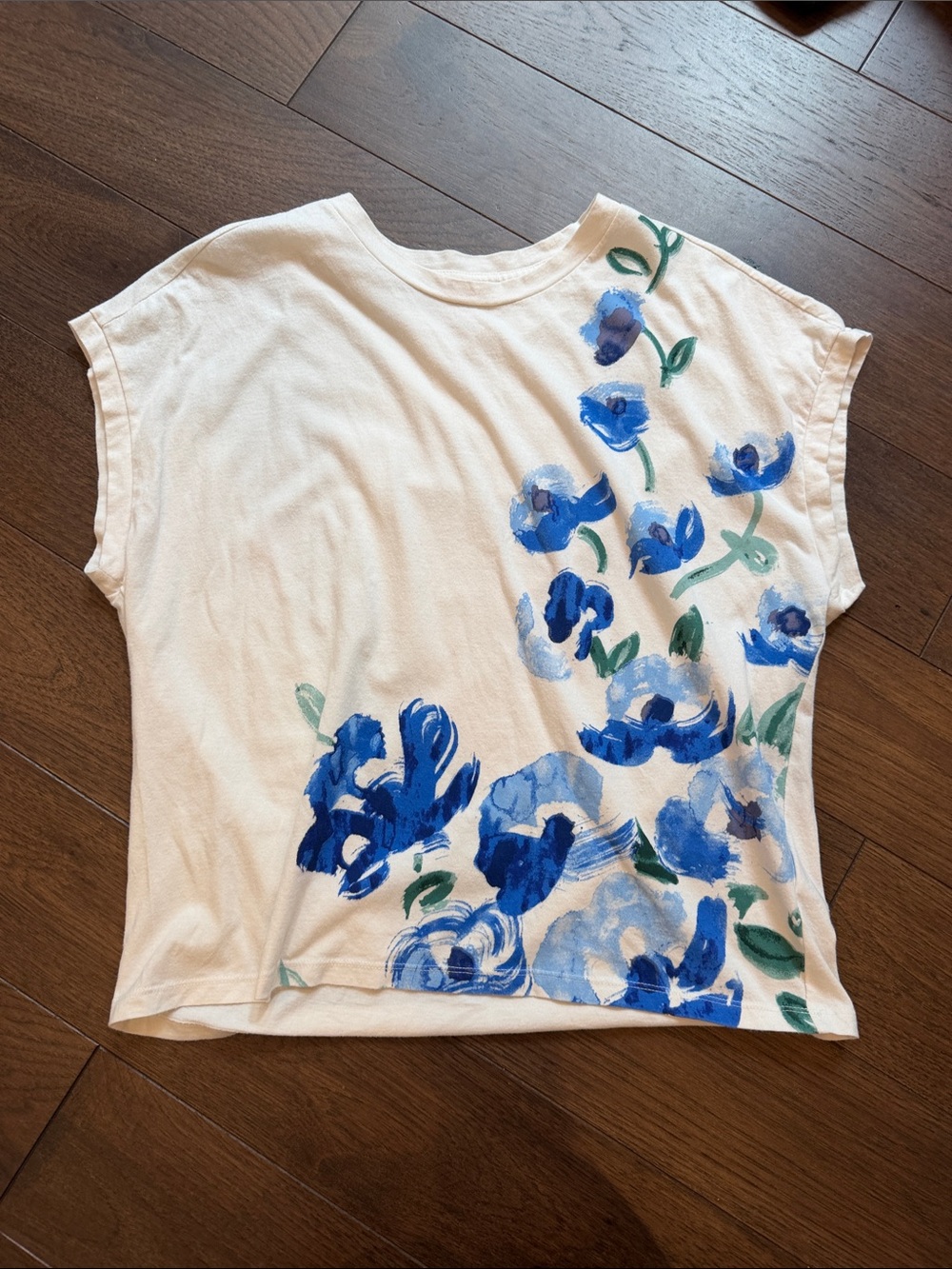 Anthropologie White Tee with Blue Floral Brushstroke Print Size Medium - C4-118